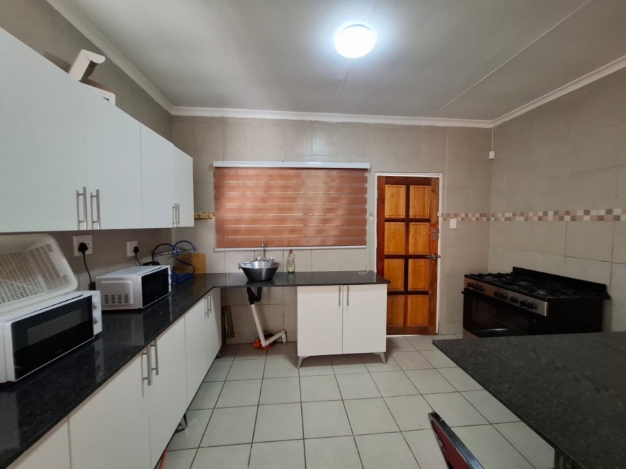 5 Bedroom Property for Sale in Oos Einde North West